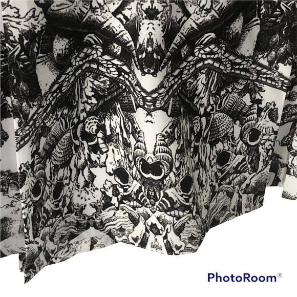 NWT Finders Keepers Revolve Womens Here Comes the Sun Dress Size XS Shell Print - Picture 4 of 11